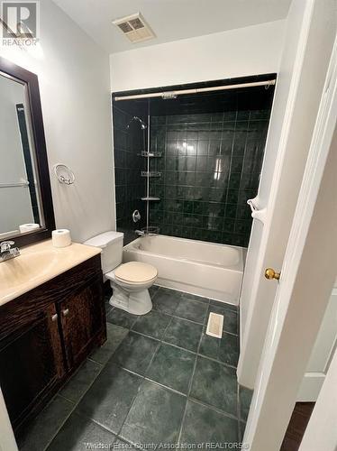 2651 Carissa Avenue Unit# Main Level, Windsor, ON - Indoor Photo Showing Bathroom