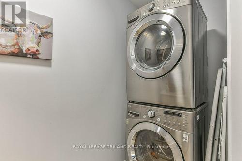 384 Grangeover Avenue, London, ON - Indoor Photo Showing Laundry Room