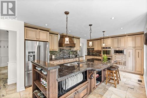 9 Gary Court, Clarington, ON - Indoor Photo Showing Kitchen With Double Sink With Upgraded Kitchen
