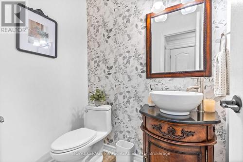 9 Gary Court, Clarington, ON - Indoor Photo Showing Bathroom