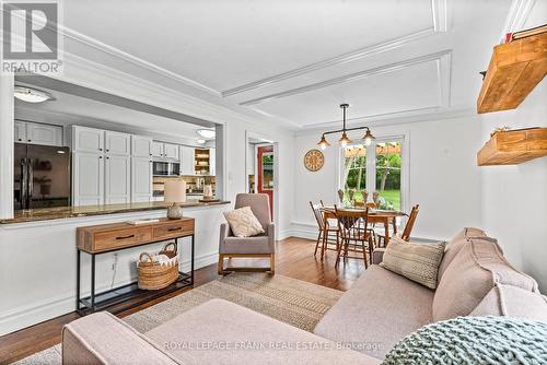 9 Gary Court, Clarington, ON - Indoor Photo Showing Living Room