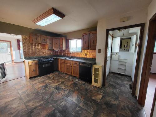 331 Pacific Avenue, Thunder Bay, ON - Indoor Photo Showing Kitchen