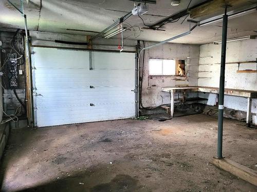 331 Pacific Avenue, Thunder Bay, ON - Indoor Photo Showing Garage