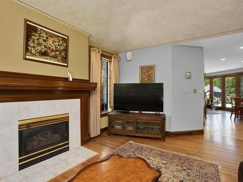 300 Riverside Drive, Thunder Bay, ON - Indoor Photo Showing Living Room With Fireplace