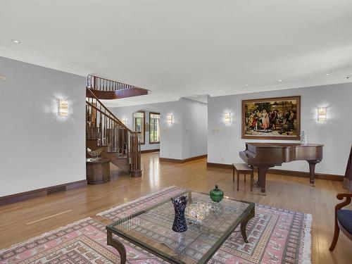 300 Riverside Drive, Thunder Bay, ON - Indoor Photo Showing Living Room