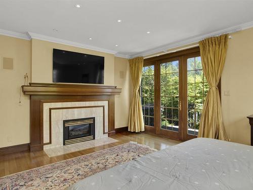300 Riverside Drive, Thunder Bay, ON - Indoor Photo Showing Living Room With Fireplace