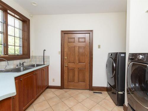 300 Riverside Drive, Thunder Bay, ON - Indoor Photo Showing Laundry Room