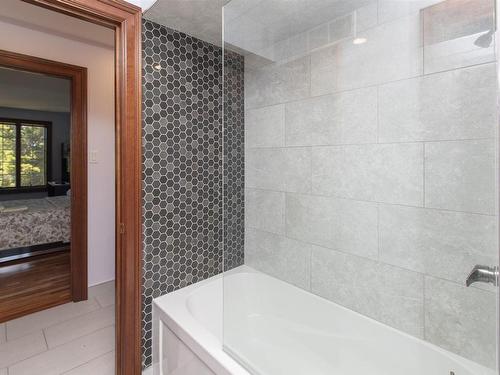 300 Riverside Drive, Thunder Bay, ON - Indoor Photo Showing Bathroom