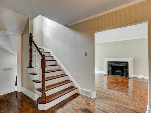 Living room - 138 Av. Highfield, Mont-Royal, QC - Indoor With Fireplace