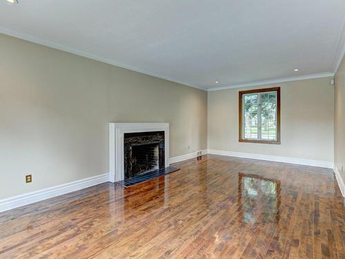 Living room - 138 Av. Highfield, Mont-Royal, QC - Indoor Photo Showing Living Room With Fireplace