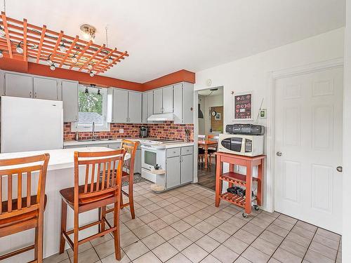 Kitchen - 205 Ch. Aurèle, Brigham, QC - Indoor Photo Showing Dining Room