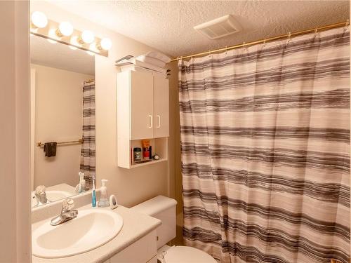 202-3855 11Th Ave, Port Alberni, BC - Indoor Photo Showing Bathroom
