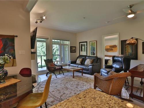 216-1375 Bear Mountain Pkwy, Langford, BC - Indoor Photo Showing Living Room