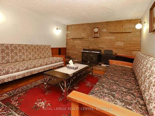 1275 Alexandra Ave, Mississauga, ON - Indoor Photo Showing Living Room