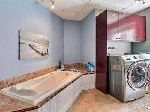 Bathroom - 10  - 10A Rue Messier, Saint-Mathias-Sur-Richelieu, QC - Indoor Photo Showing Laundry Room