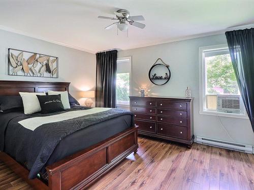 Master bedroom - 10  - 10A Rue Messier, Saint-Mathias-Sur-Richelieu, QC - Indoor Photo Showing Bedroom