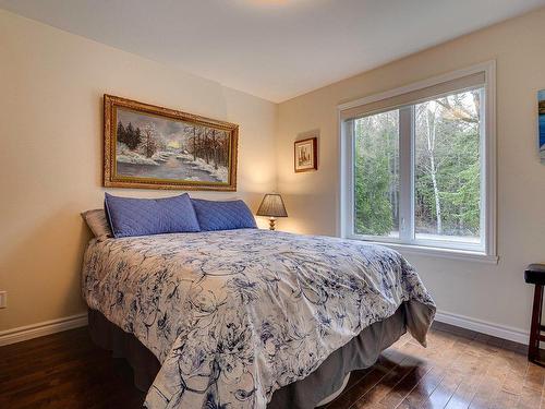 Chambre Ã Â coucher - 138 Mtée Des Cèdres, Saint-Adolphe-D'Howard, QC - Indoor Photo Showing Bedroom