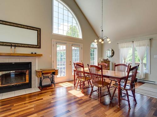 Dining room - 135  - 137 Rue Du Rapide, Mont-Tremblant, QC - Indoor Photo Showing Dining Room With Fireplace