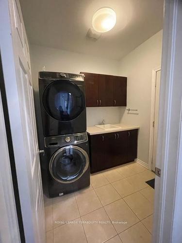 4671 Cortina Rd, Burlington, ON - Indoor Photo Showing Laundry Room