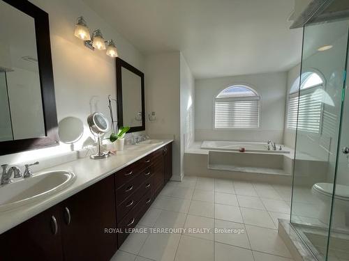 4671 Cortina Rd, Burlington, ON - Indoor Photo Showing Bathroom