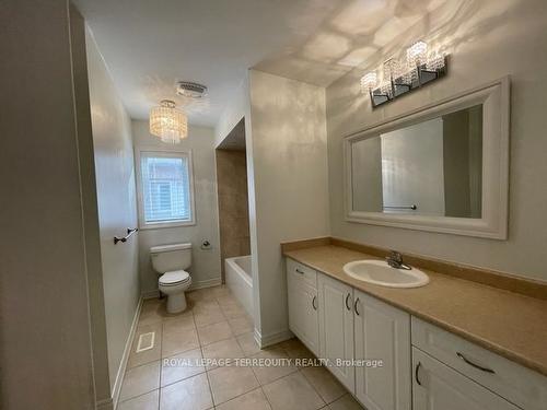 4671 Cortina Rd, Burlington, ON - Indoor Photo Showing Bathroom