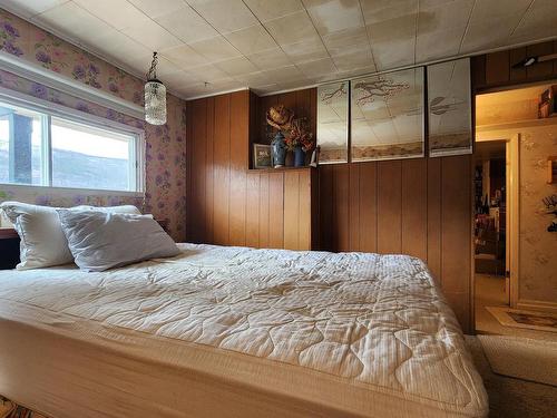 2424 Loon Lake Rd, Ashcroft, BC - Indoor Photo Showing Bedroom