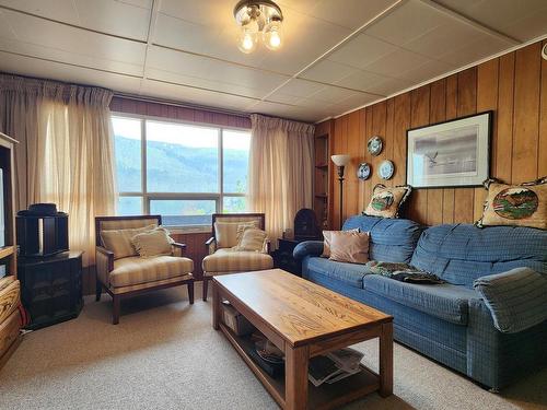 2424 Loon Lake Rd, Ashcroft, BC - Indoor Photo Showing Living Room