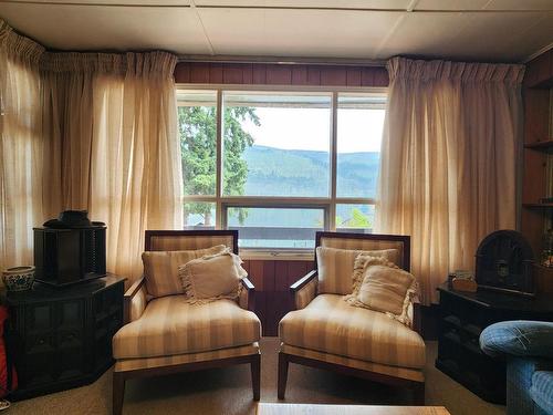 2424 Loon Lake Rd, Ashcroft, BC - Indoor Photo Showing Living Room