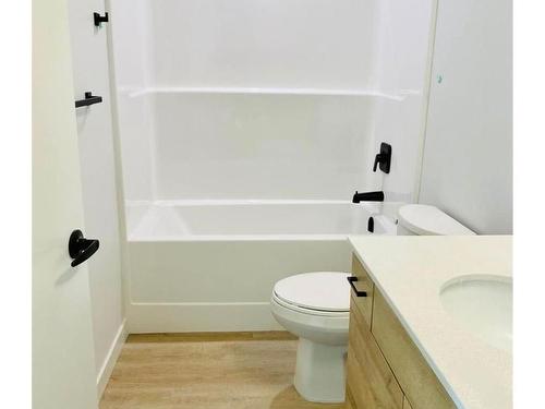 504-2461 Gateway Rd, Langford, BC - Indoor Photo Showing Bathroom
