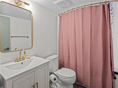 337 Moss St, Victoria, BC - Indoor Photo Showing Bathroom