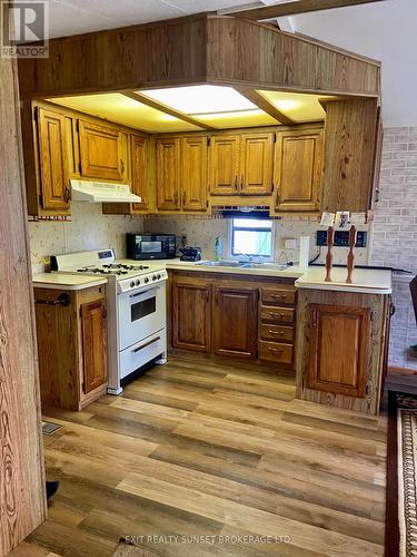 320 - 1802 County Rd 121, Kawartha Lakes (Fenelon Falls), ON - Indoor Photo Showing Kitchen