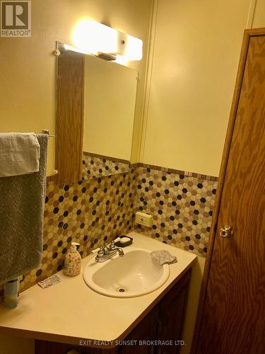 320 - 1802 County Rd 121, Kawartha Lakes (Fenelon Falls), ON - Indoor Photo Showing Bathroom