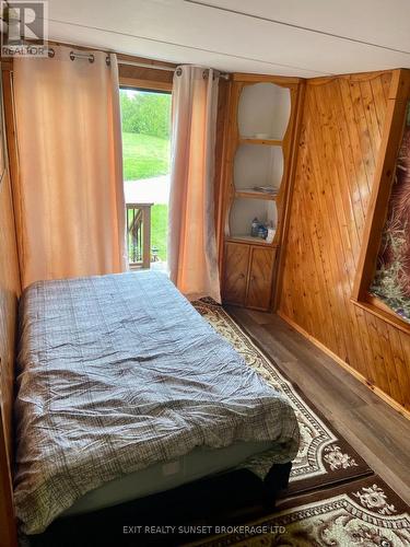 320 - 1802 County Rd 121, Kawartha Lakes, ON - Indoor Photo Showing Bedroom