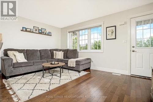 18 - 275 Old Huron Road, Kitchener, ON - Indoor Photo Showing Living Room