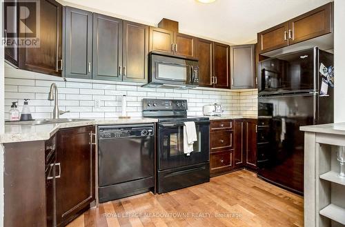 18 - 275 Old Huron Road, Kitchener, ON - Indoor Photo Showing Kitchen