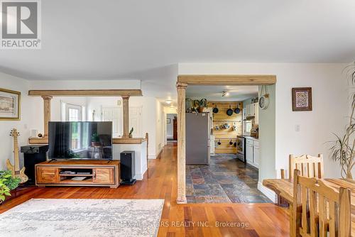 1057 Base Line Road, Kawartha Lakes, ON - Indoor Photo Showing Living Room