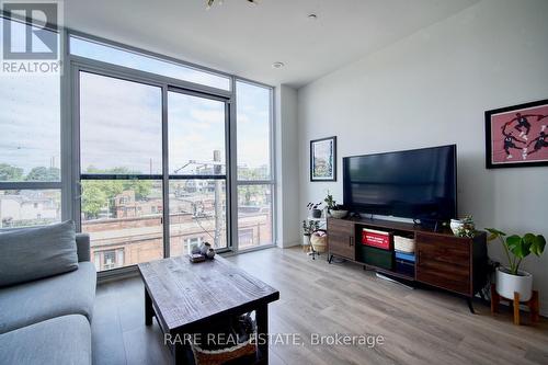 403 - 899 Queen Street E, Toronto (South Riverdale), ON - Indoor Photo Showing Living Room