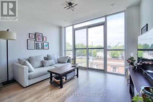 403 - 899 Queen Street E, Toronto (South Riverdale), ON - Indoor Photo Showing Living Room