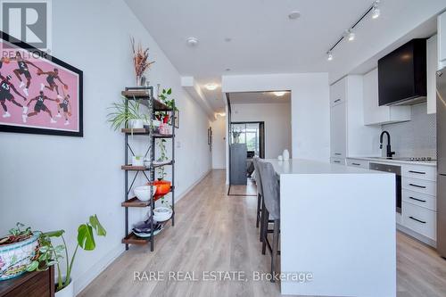 403 - 899 Queen Street E, Toronto (South Riverdale), ON - Indoor Photo Showing Kitchen