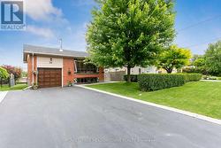 50 SWANHURST BOULEVARD  Mississauga, ON L5N 1B7