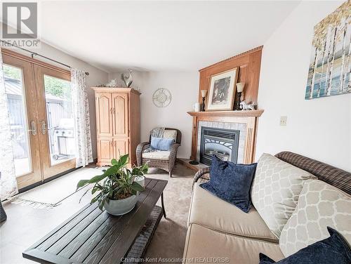 22745 Creek Road, Chatham, ON - Indoor Photo Showing Living Room With Fireplace