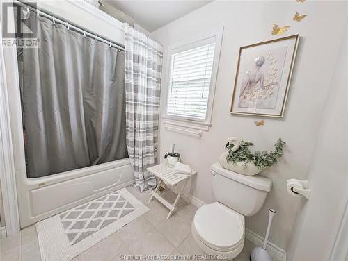 22745 Creek Road, Chatham, ON - Indoor Photo Showing Bathroom