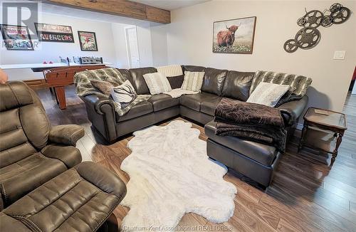 22745 Creek Road, Chatham, ON - Indoor Photo Showing Living Room