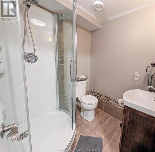 22745 Creek Road, Chatham, ON - Indoor Photo Showing Bathroom