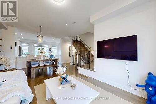 8B Parker Avenue, Richmond Hill, ON - Indoor Photo Showing Living Room