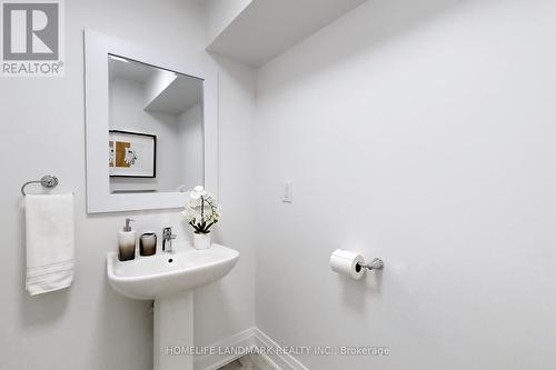 8B Parker Avenue, Richmond Hill, ON - Indoor Photo Showing Bathroom