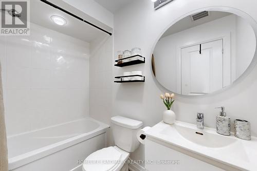 8B Parker Avenue, Richmond Hill, ON - Indoor Photo Showing Bathroom