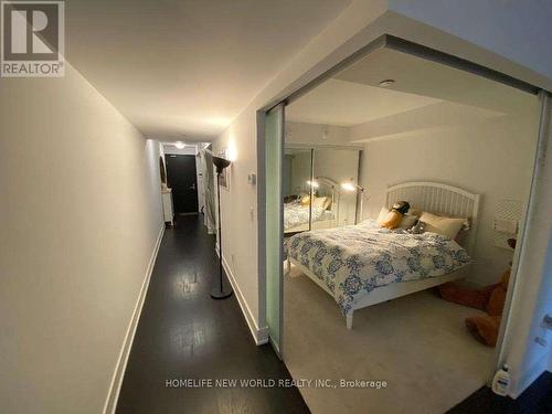 818 - 955 Bay Street, Toronto, ON - Indoor Photo Showing Bedroom