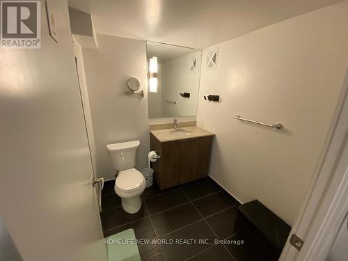 818 - 955 Bay Street, Toronto, ON - Indoor Photo Showing Bathroom