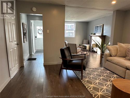 106 Patteson Avenue, Chatham, ON - Indoor Photo Showing Living Room